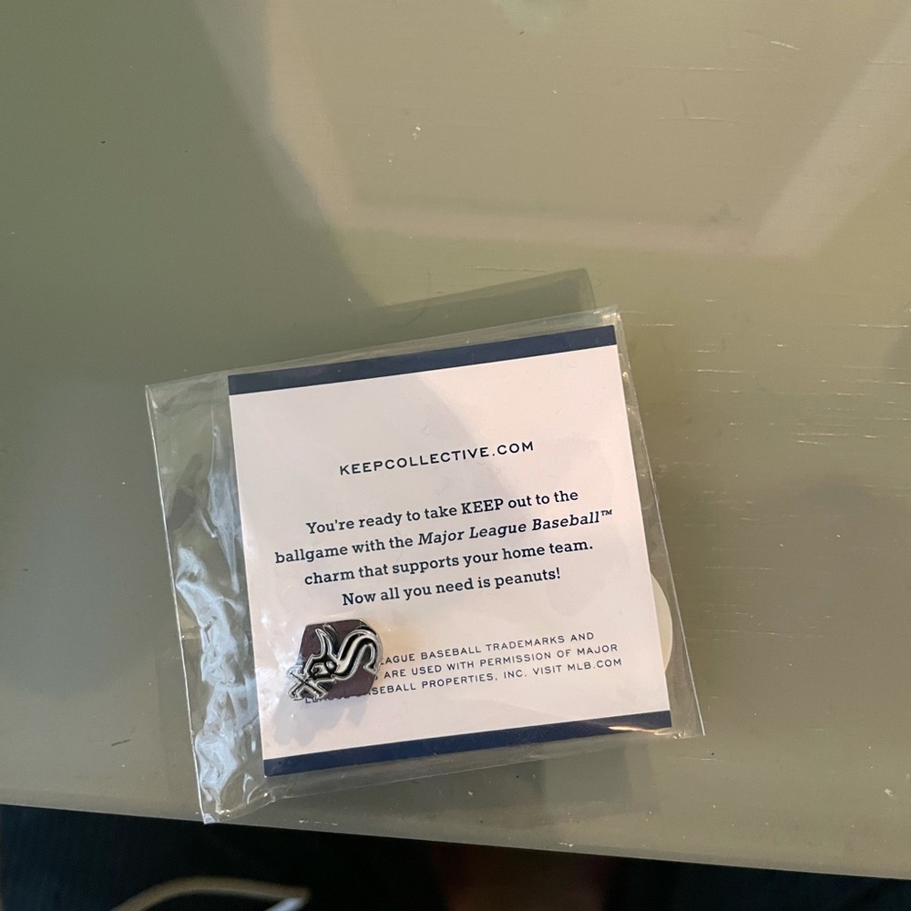 Keep Collective mlb white sox Charm- nip